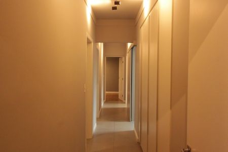 Corredor de apartamento para alugar com 4 quartos, 175m² em Gonzaga, Santos