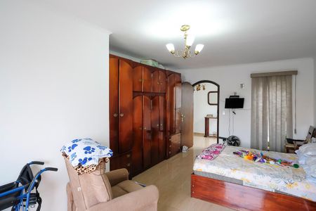 Casa à venda com 254m², 2 quartos e 4 vagasSuíte 1