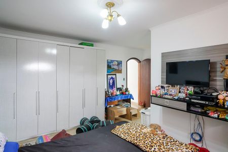 Casa à venda com 254m², 2 quartos e 4 vagasSuíte 2