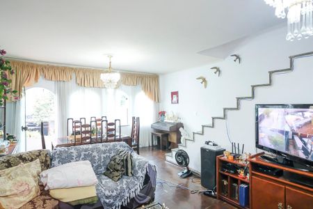 Casa à venda com 254m², 2 quartos e 4 vagasSala