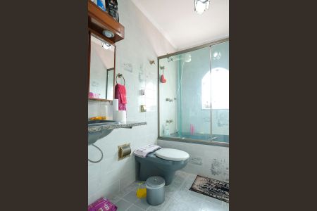 Casa à venda com 254m², 2 quartos e 4 vagasBanheiro da suíte 2