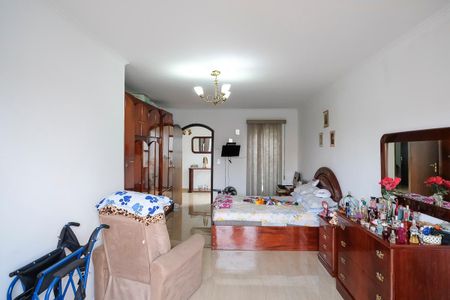 Casa à venda com 254m², 2 quartos e 4 vagasSuíte 1