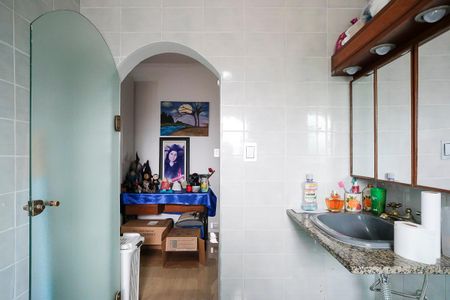 Casa à venda com 254m², 2 quartos e 4 vagasBanheiro da suíte 2