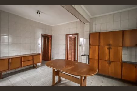 Casa à venda com 170m², 3 quartos e 6 vagasCozinha 