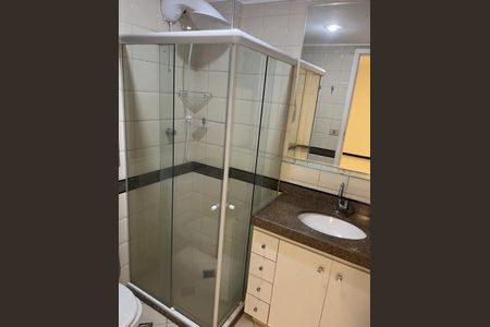 Banheiro de apartamento para alugar com 2 quartos, 41m² em Jardim das Margaridas, Salvador
