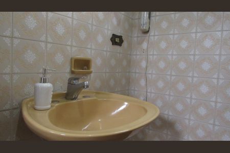 Casa à venda com 270m², 4 quartos e 3 vagasBanheiro 1
