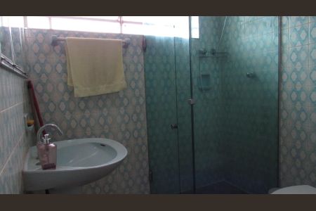 Casa à venda com 270m², 4 quartos e 3 vagasBanheiro 4