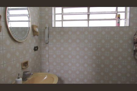 Casa à venda com 270m², 4 quartos e 3 vagasBanheiro 1