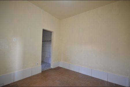 Sala de casa para alugar com 1 quarto, 30m² em Marechal Hermes, Rio de Janeiro