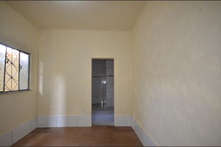 Sala de casa para alugar com 1 quarto, 30m² em Marechal Hermes, Rio de Janeiro