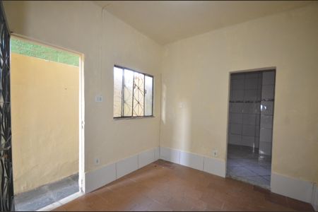 Sala de casa para alugar com 1 quarto, 30m² em Marechal Hermes, Rio de Janeiro