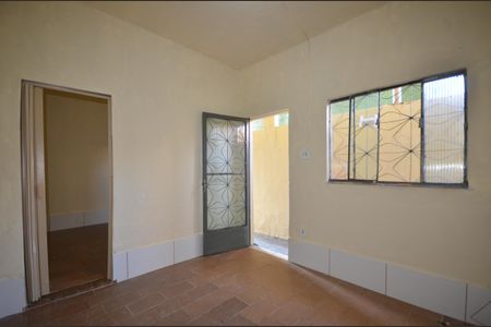 Sala de casa para alugar com 1 quarto, 30m² em Marechal Hermes, Rio de Janeiro