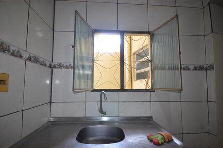 Cozinha de casa para alugar com 1 quarto, 30m² em Marechal Hermes, Rio de Janeiro