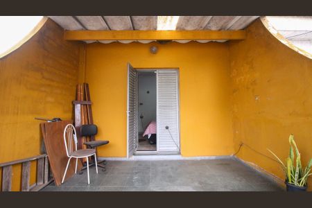 Casa à venda com 100m², 2 quartos e 1 vaga Casa à venda com 100m², 2 quartos e 1 vagaVaranda