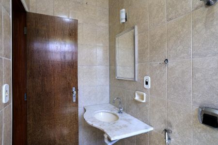 Apartamento à venda com 280m², 3 quartos e 4 vagas Apartamento à venda com 280m², 3 quartos e 4 vagasBanheiro da Suíte