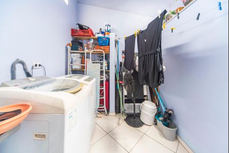 Casa à venda com 120m², 2 quartos e 2 vagasÁrea de Serviço