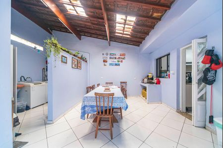 Casa à venda com 120m², 2 quartos e 2 vagasSalão 