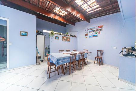 Casa à venda com 120m², 2 quartos e 2 vagasSalão 