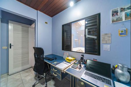 Casa à venda com 120m², 2 quartos e 2 vagasQuarto de Serviço