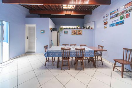 Casa à venda com 120m², 2 quartos e 2 vagasSalão 