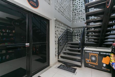 Apartamento à venda com 54m², 2 quartos e 1 vaga Apartamento à venda com 54m², 2 quartos e 1 vagaÁrea comum - Mercadinho