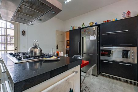 Casa à venda com 350m², 2 quartos e 3 vagas Casa à venda com 350m², 2 quartos e 3 vagasCozinha
