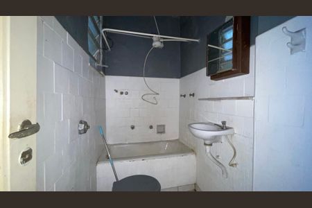 Banheiro de kitnet/studio para alugar com 0 quarto, 25m² em Tijuca, Rio de Janeiro