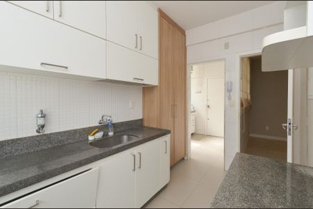 Apartamento para alugar com 115m², 3 quartos e 2 vagas Apartamento para alugar com 115m², 3 quartos e 2 vagasCozinha