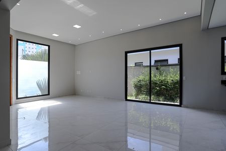 Sala de casa de condomínio para alugar com 3 quartos, 167m² em Botujuru, Mogi das Cruzes