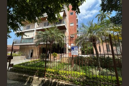 Apartamento para alugar com 90m², 2 quartos e 1 vagaFachada + plaquinha