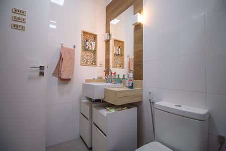 Apartamento para alugar com 65m², 2 quartos e sem vagaBanheiro