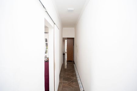 Casa à venda com 177m², 6 quartos e 3 vagasCorredor