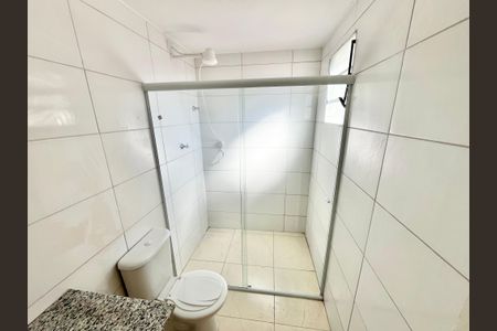 Banheiro de kitnet/studio para alugar com 2 quartos, 80m² em Jardim Primavera, São Paulo