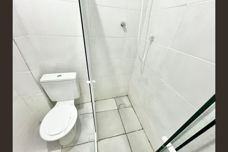 Banheiro de kitnet/studio para alugar com 2 quartos, 65m² em Jardim Primavera, São Paulo