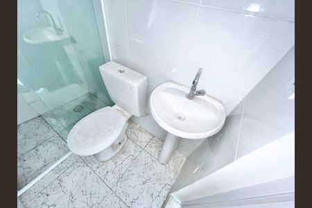 Banheiro de kitnet/studio para alugar com 1 quarto, 35m² em Jardim Primavera, São Paulo