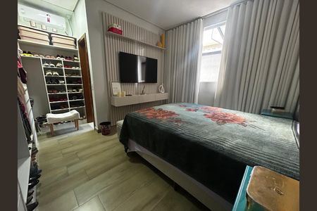 Casa à venda com 202m², 3 quartos e 2 vagas Casa à venda com 202m², 3 quartos e 2 vagasQuarto