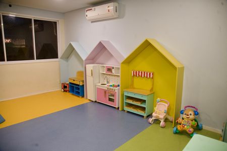 Apartamento à venda com 97m², 2 quartos e 2 vagas Apartamento à venda com 97m², 2 quartos e 2 vagasÁrea comum - Playground