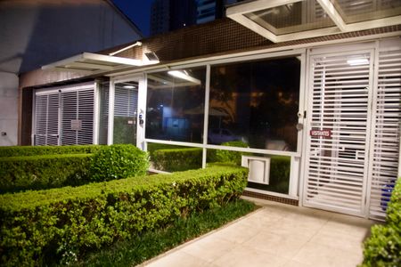 Apartamento à venda com 97m², 2 quartos e 2 vagasFachada e portaria