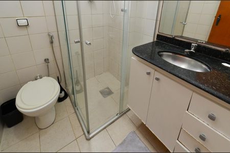 Banheiro de kitnet/studio para alugar com 1 quarto, 35m² em Centro, Belo Horizonte