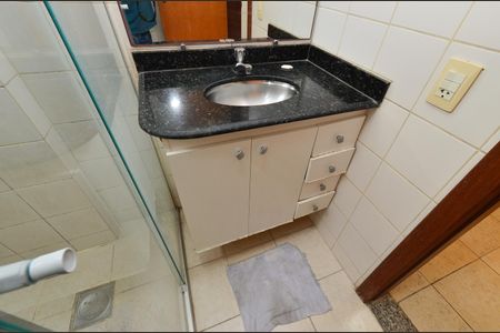 Banheiro de kitnet/studio para alugar com 1 quarto, 35m² em Centro, Belo Horizonte