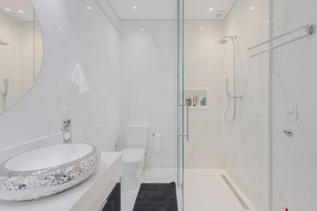 Apartamento à venda com 120m², 2 quartos e sem vaga Apartamento à venda com 120m², 2 quartos e sem vagaBanheiro da Suíte