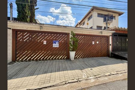 Casa à venda com 220m², 3 quartos e 4 vagasFachada 