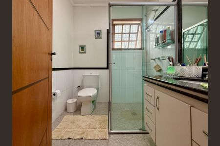 Casa à venda com 220m², 3 quartos e 4 vagasBanheiro Social 