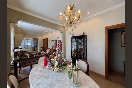 Casa à venda com 220m², 3 quartos e 4 vagasSala 