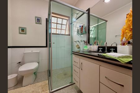 Casa à venda com 220m², 3 quartos e 4 vagasBanheiro Social 
