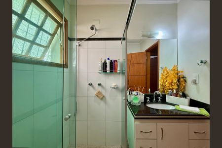 Casa à venda com 220m², 3 quartos e 4 vagasBanheiro Social 