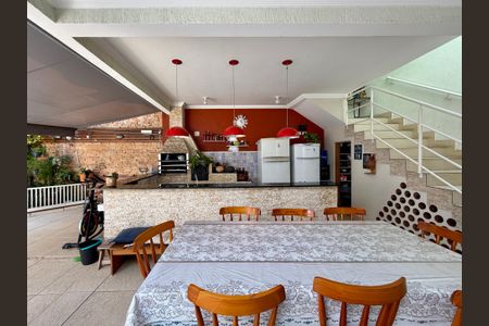 Casa à venda com 220m², 3 quartos e 4 vagasEspaço Gourmet 