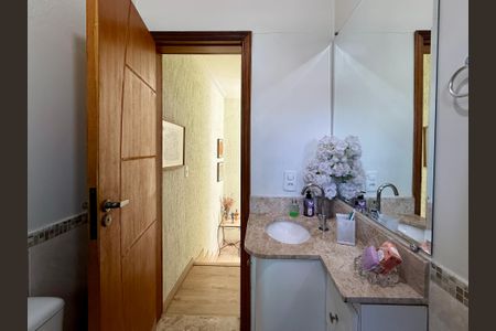 Casa à venda com 220m², 3 quartos e 4 vagasBanheiro Quarto de Hóspedes 