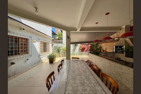 Casa à venda com 220m², 3 quartos e 4 vagasEspaço Gourmet 