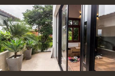 Casa de condomínio para alugar com 488m², 4 quartos e 4 vagas Casa de condomínio para alugar com 488m², 4 quartos e 4 vagasÁrea externa